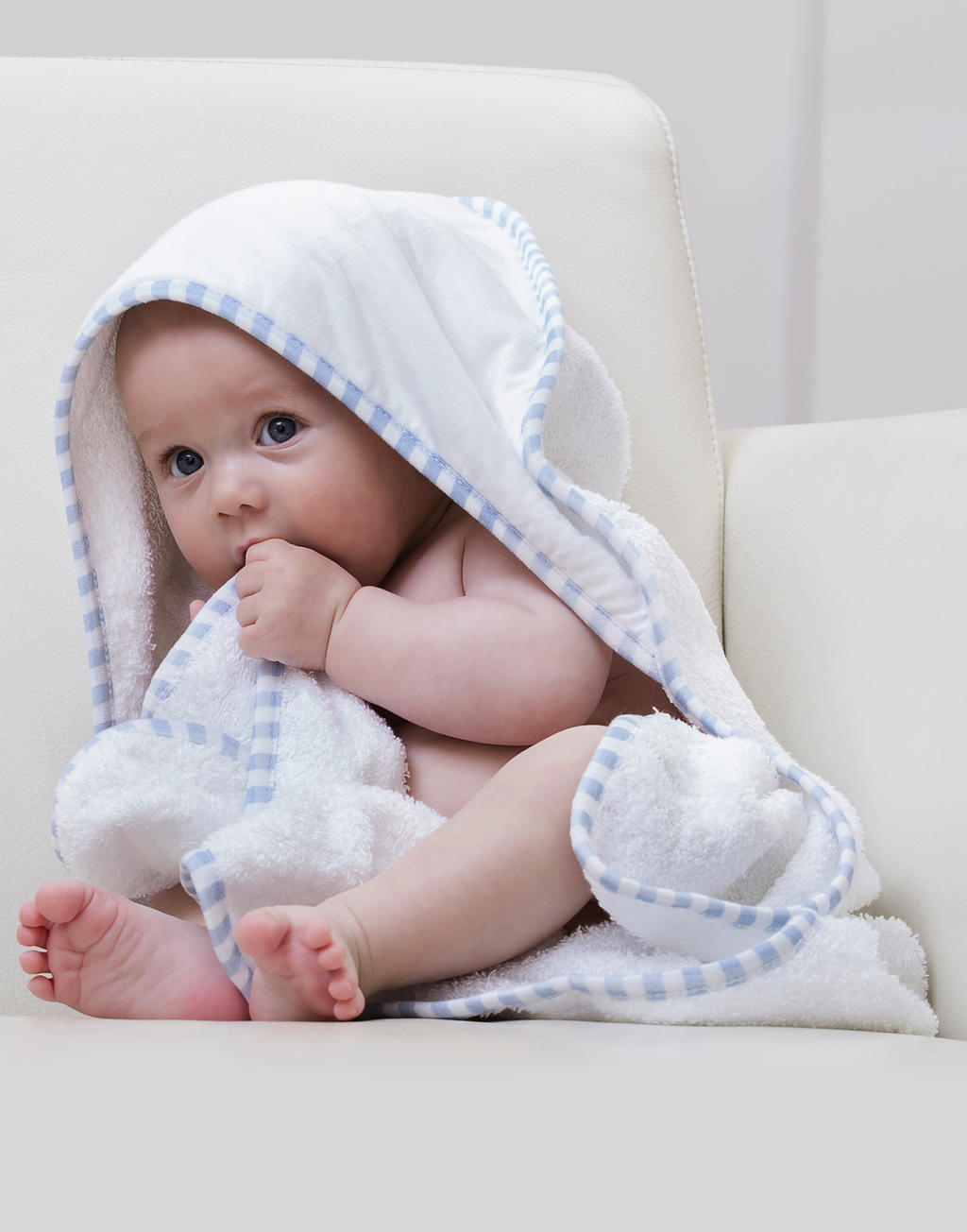 Po Hooded Baby Towel in Farbe White/Baby Blue