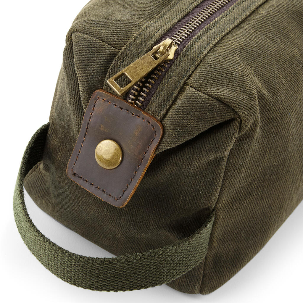 Heritage Waxed Canvas Wash Bag in Farbe Black