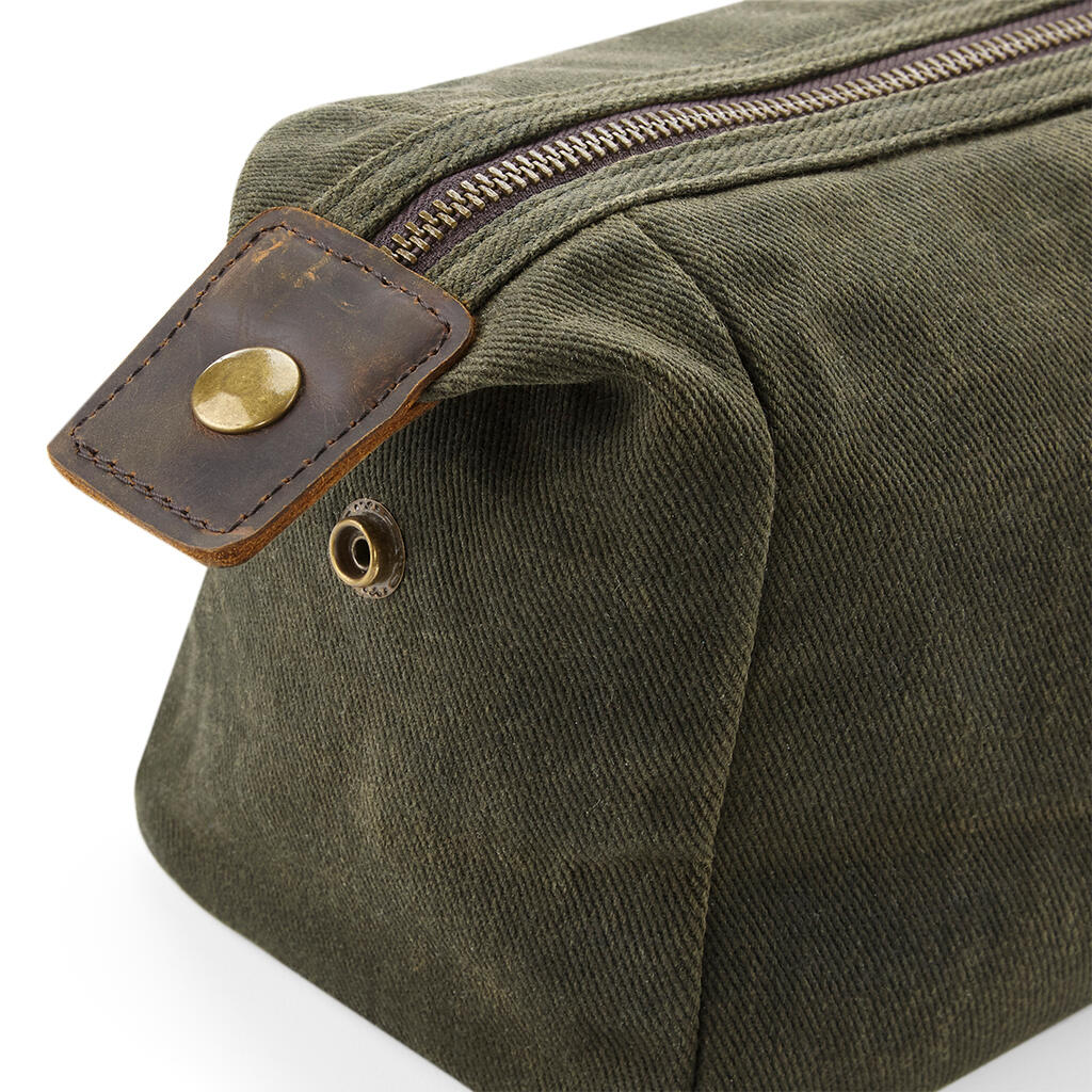 Heritage Waxed Canvas Wash Bag in Farbe Black