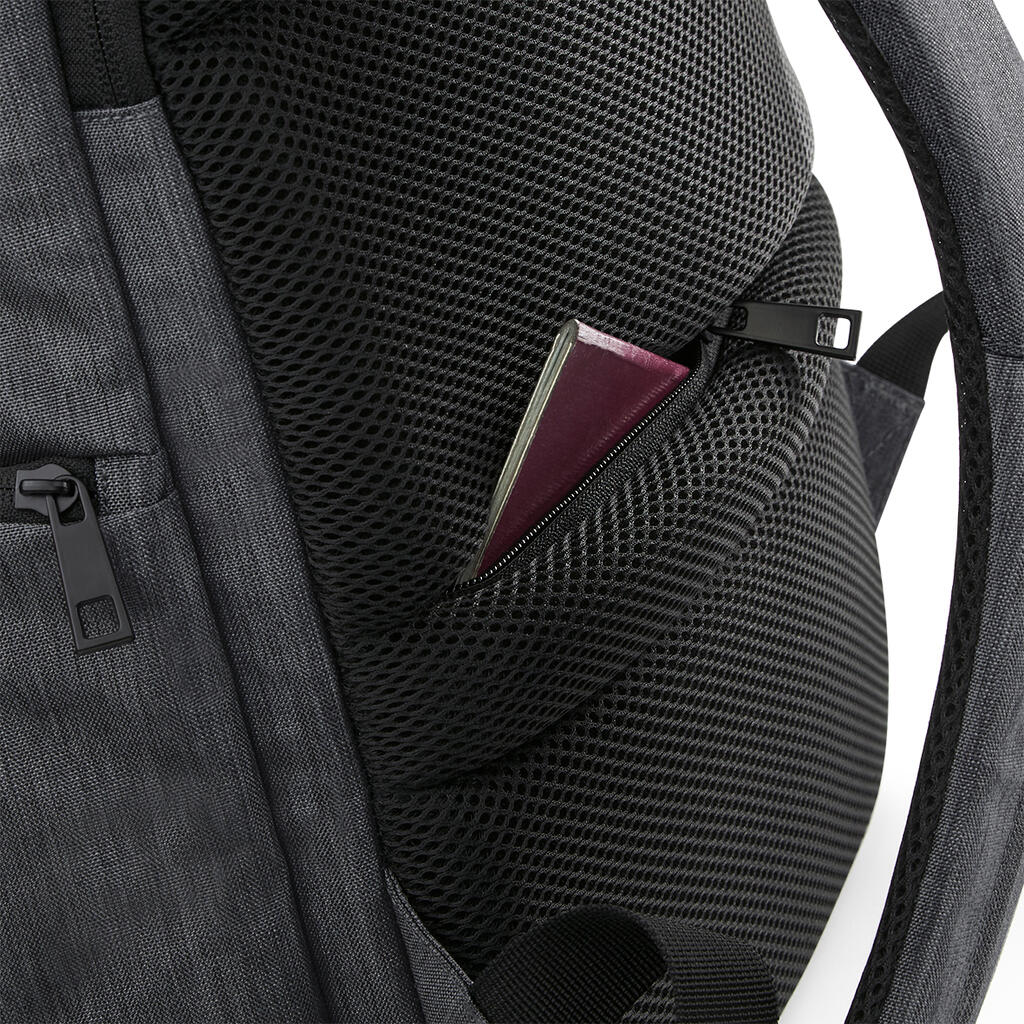 Q-Tech Charge Roll-Top Backpack in Farbe Black