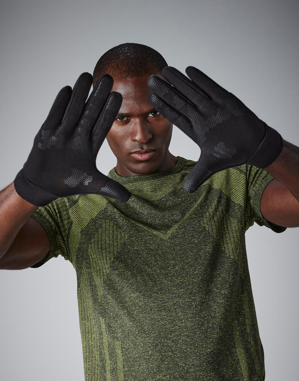 Softshell Sports Tech Gloves in Farbe Black