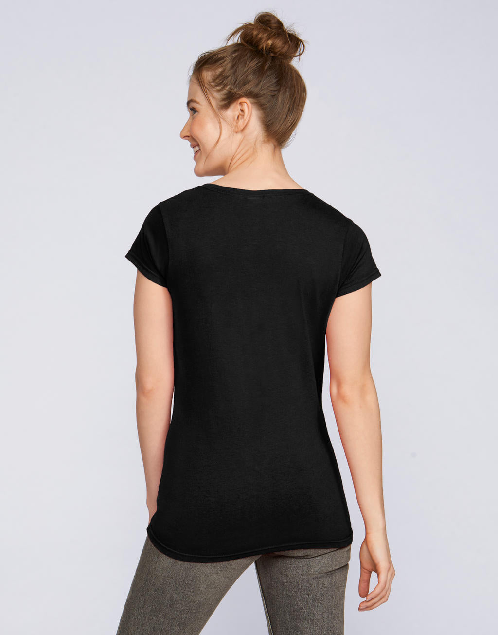 Ladies' Softstyle® V-Neck T-Shirt in Farbe White