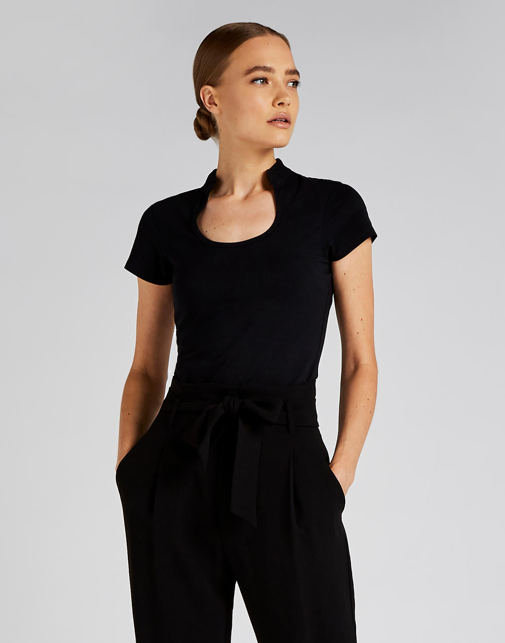 Regular Fit Keyhole Neck Top in Farbe White