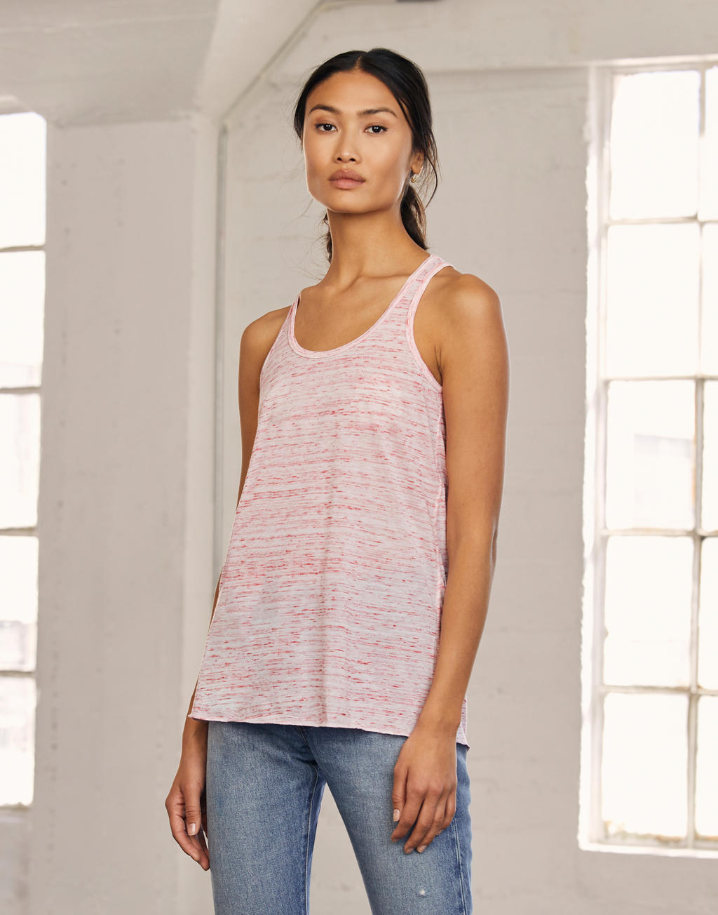 Flowy Racerback Tank Top in Farbe White
