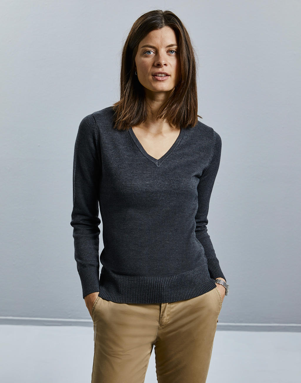 Ladies’ V-Neck Knitted Pullover in Farbe Black