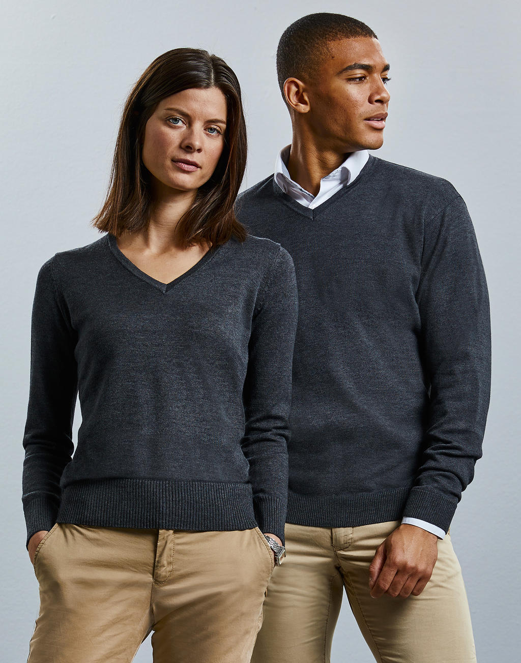 Ladies’ V-Neck Knitted Pullover in Farbe Black