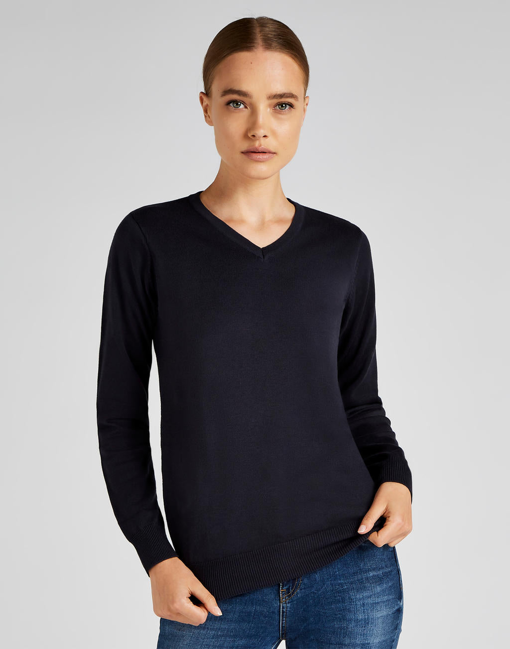 Women's Classic Fit Arundel Sweater in Farbe Black