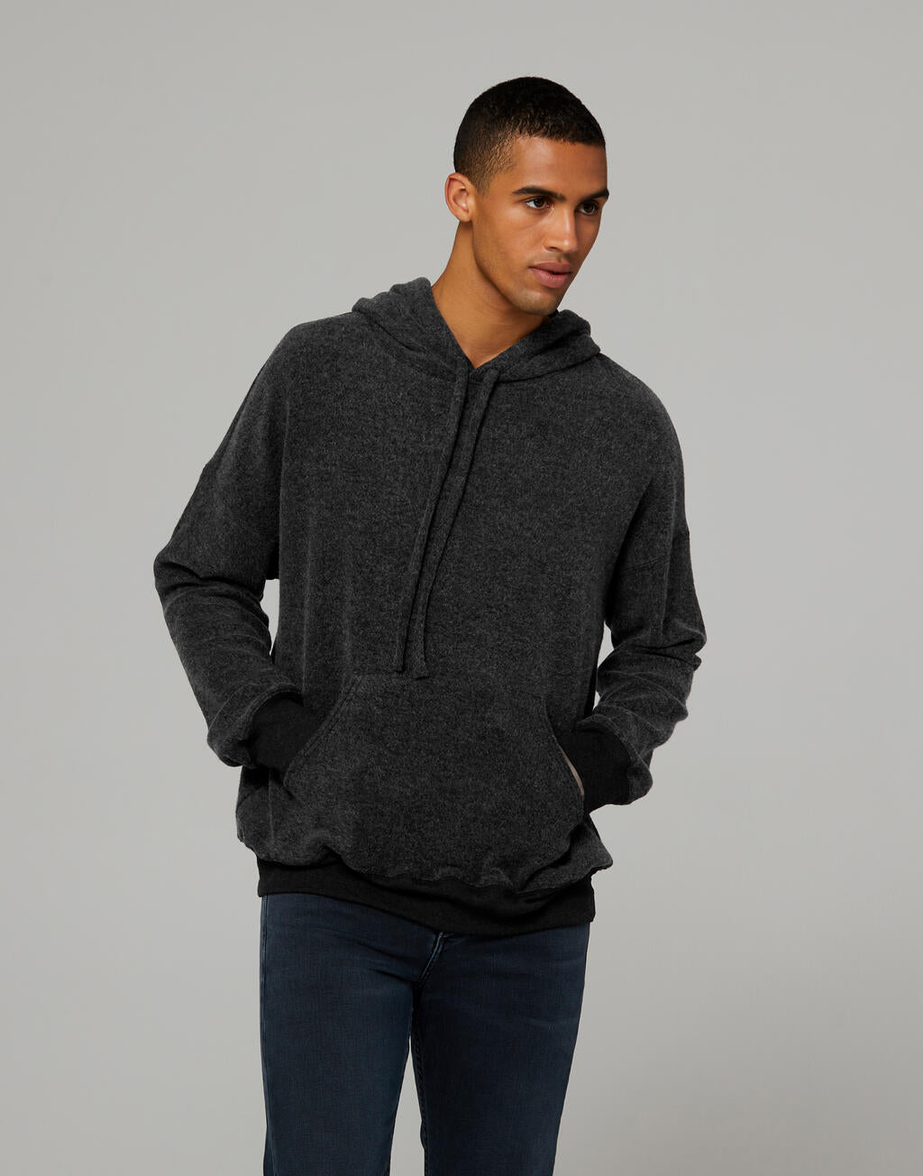 Unisex Sueded Fleece Pullover Hoodie in Farbe Black Heather