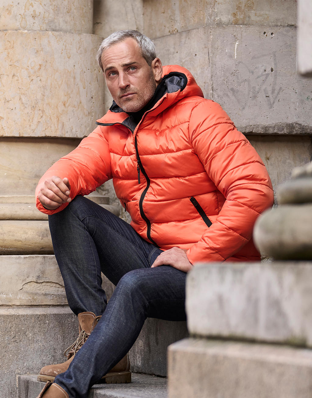 Lite Hooded Jacket in Farbe Black