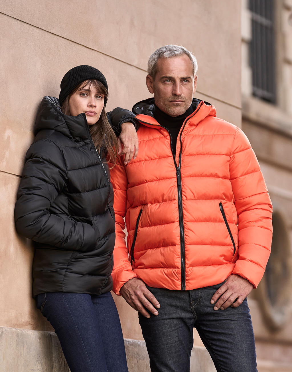 Lite Hooded Jacket in Farbe Black