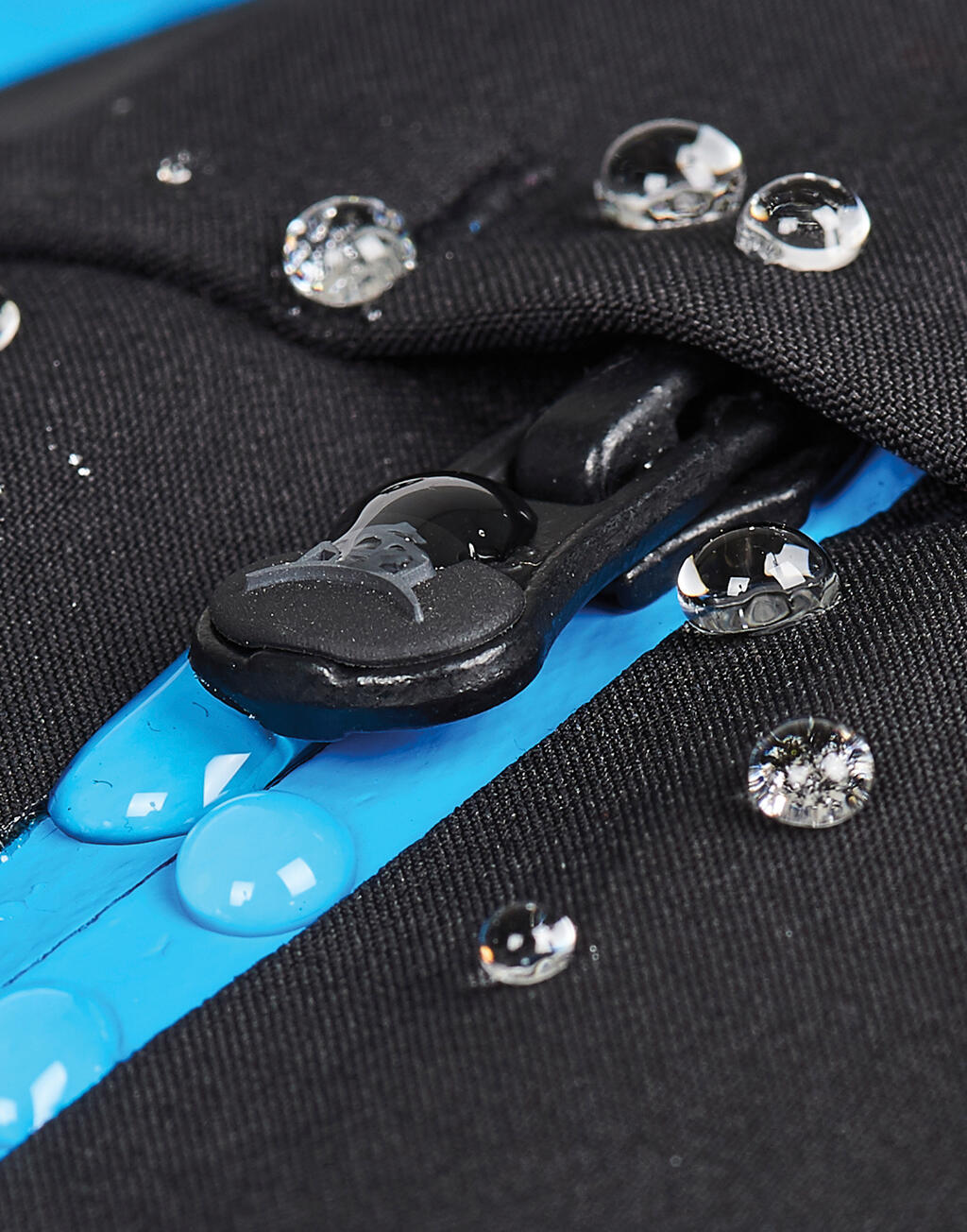 Patrol Softshell Jacket in Farbe Black/Electric