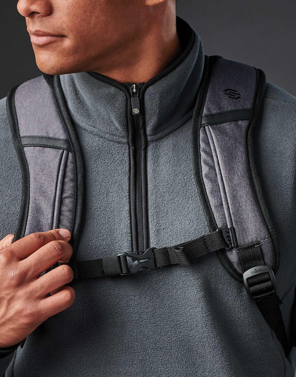 Madison Commuter Pack in Farbe Carbon