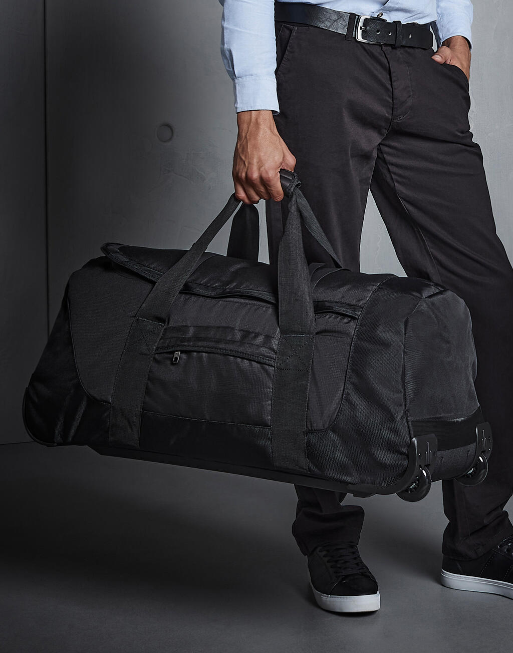 Vessel™ Team Wheelie Bag in Farbe Black