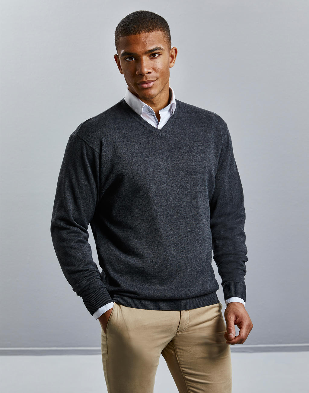 Men's V-Neck Knitted Pullover in Farbe Black