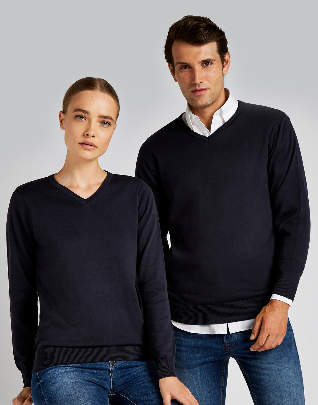 Classic Fit Arundel V Neck Sweater in Farbe Black
