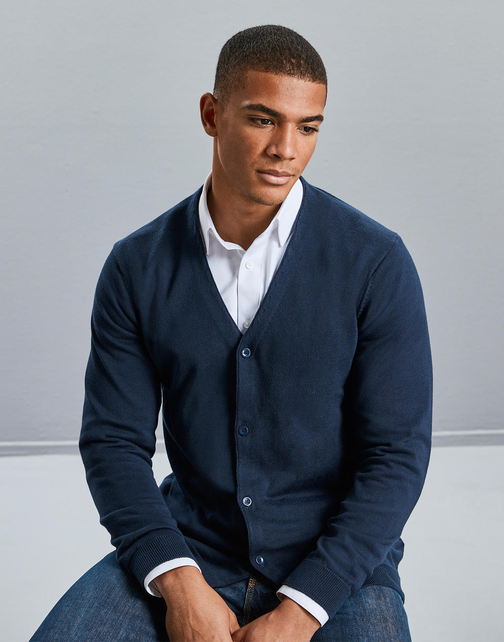 Men's V-Neck Knitted Cardigan in Farbe Black