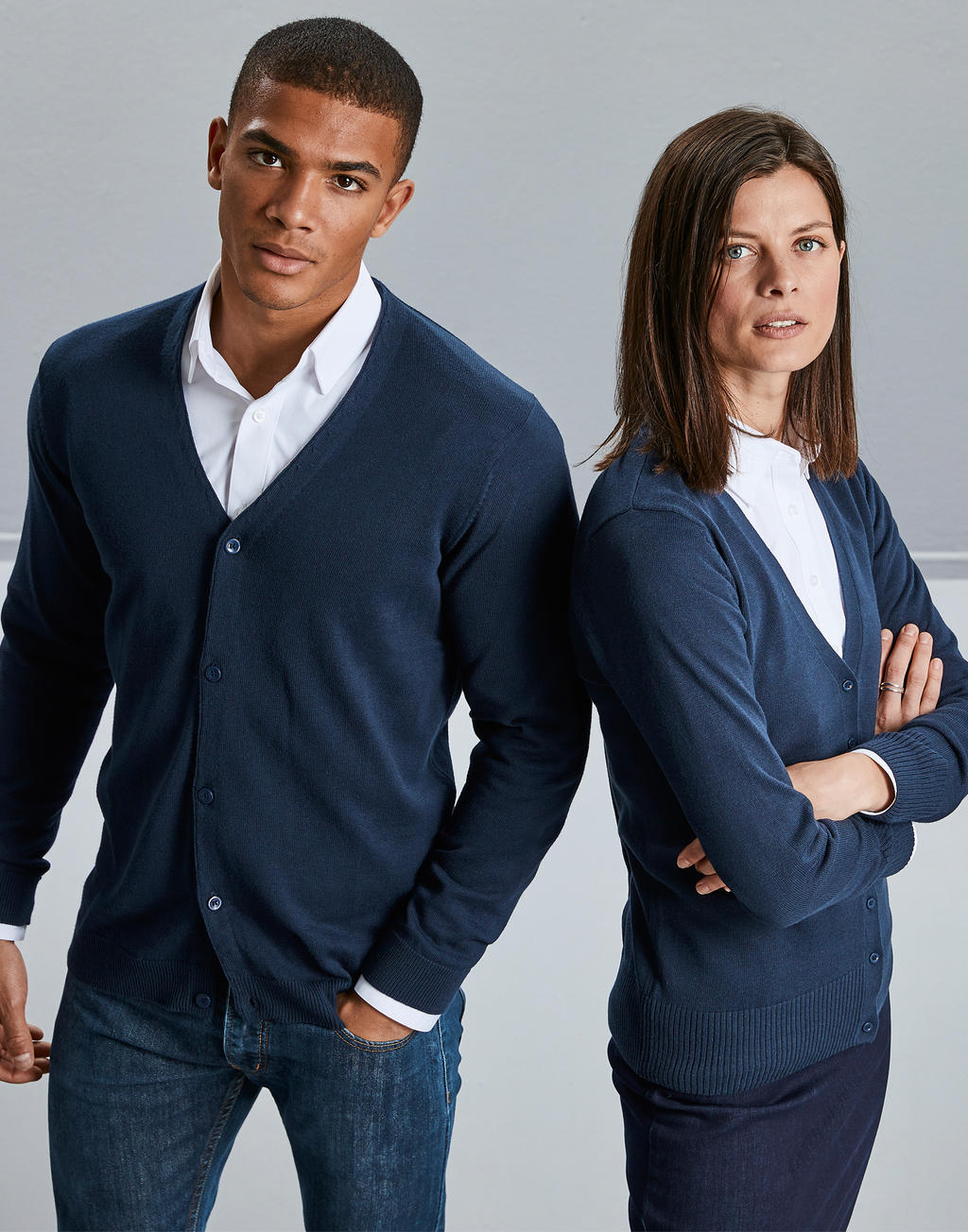 Men's V-Neck Knitted Cardigan in Farbe Black