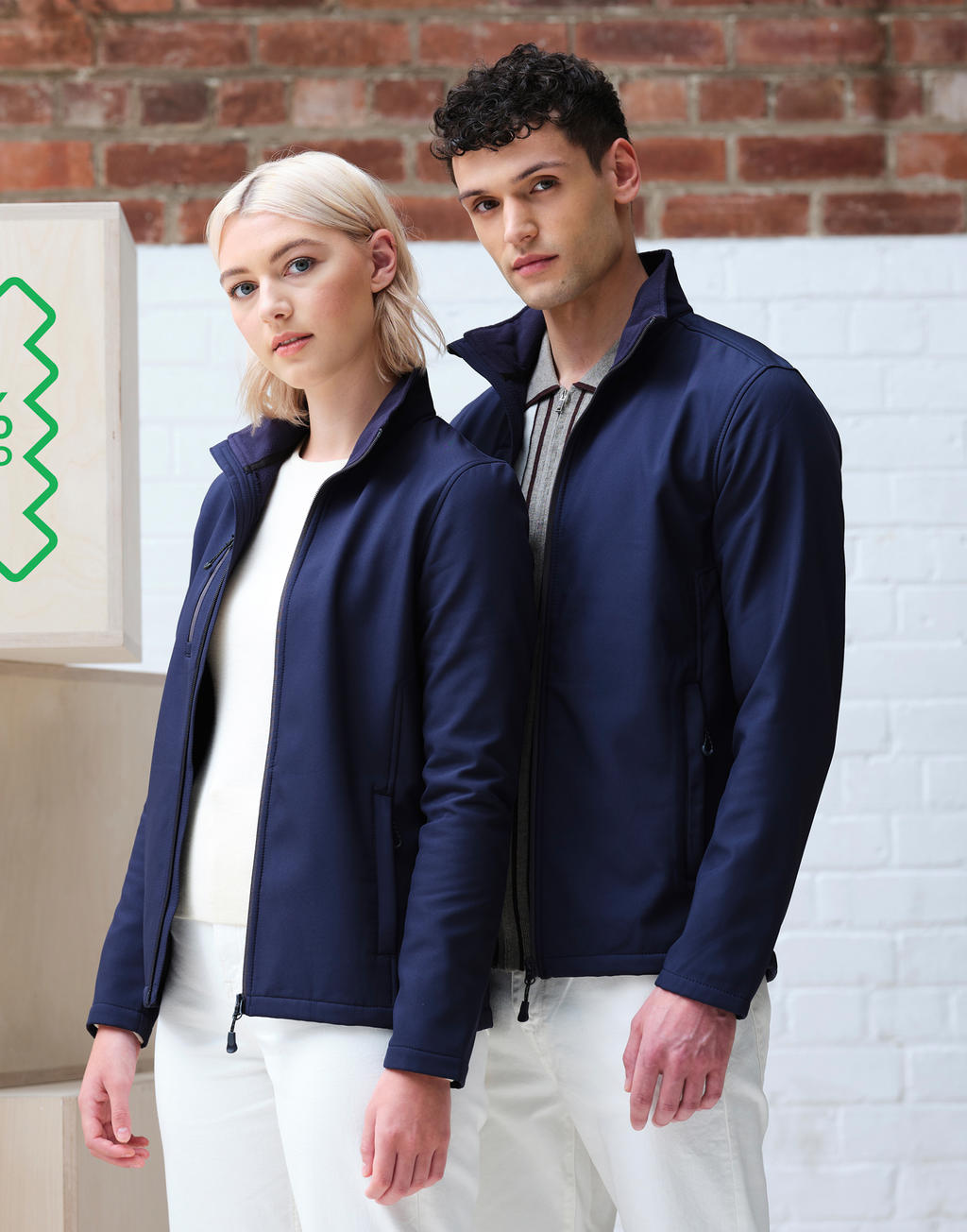 Honestly Made Recycled Softshell Jacket in Farbe Black