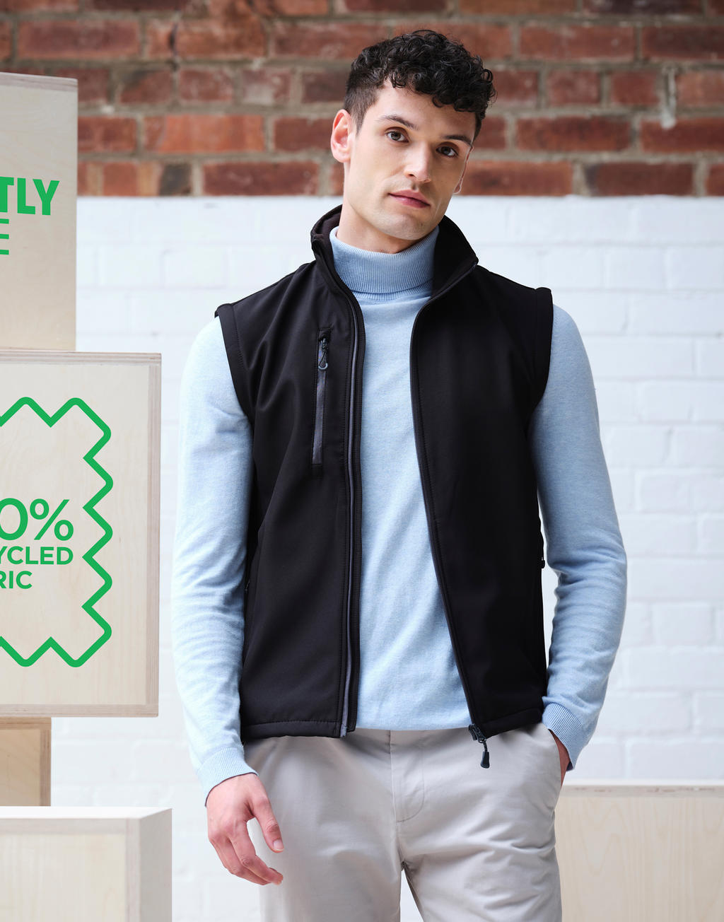 Honestly Made Recycled Softshell Bodywarmer in Farbe Black