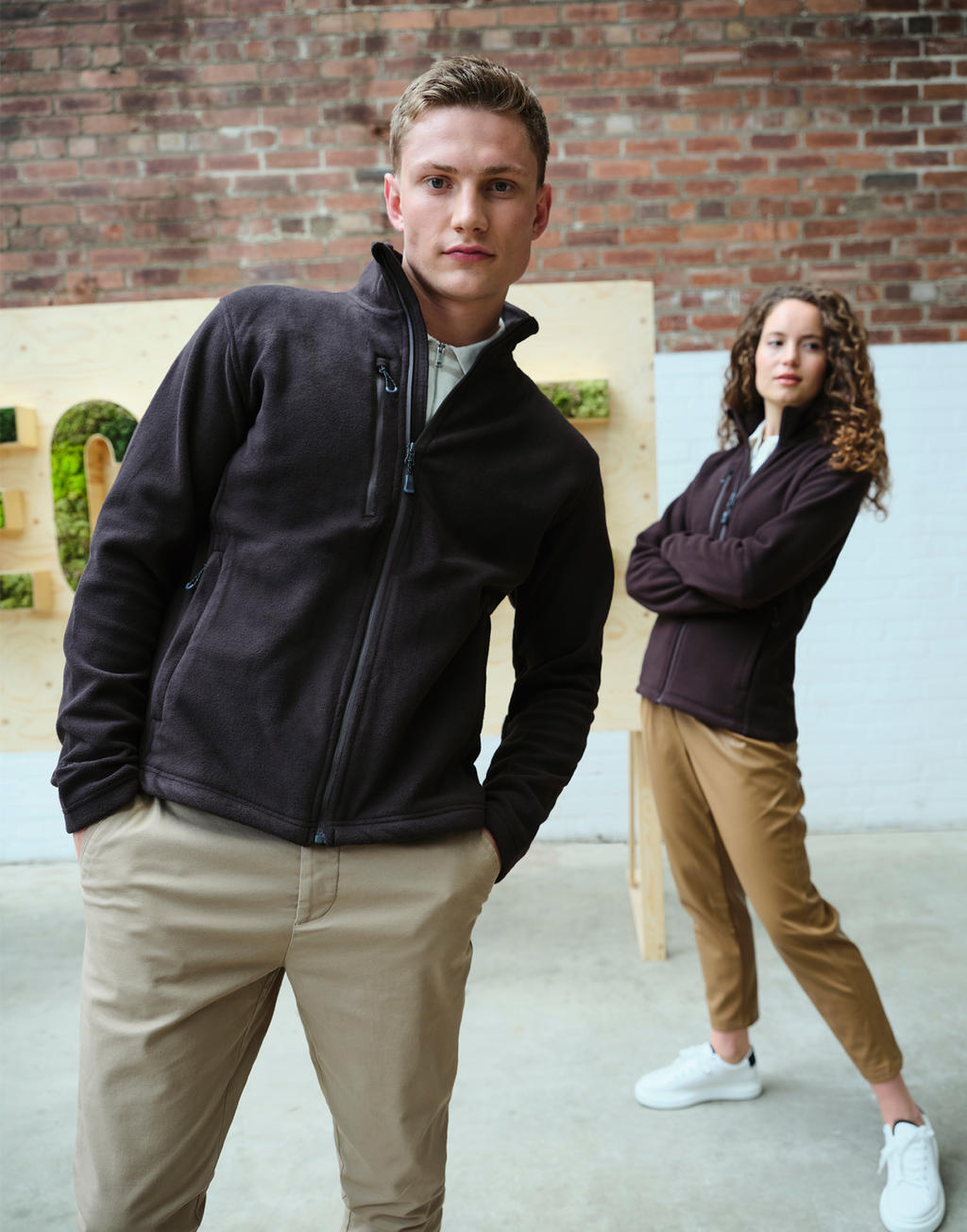 Honestly Made Recycled Full Zip Fleece in Farbe Black