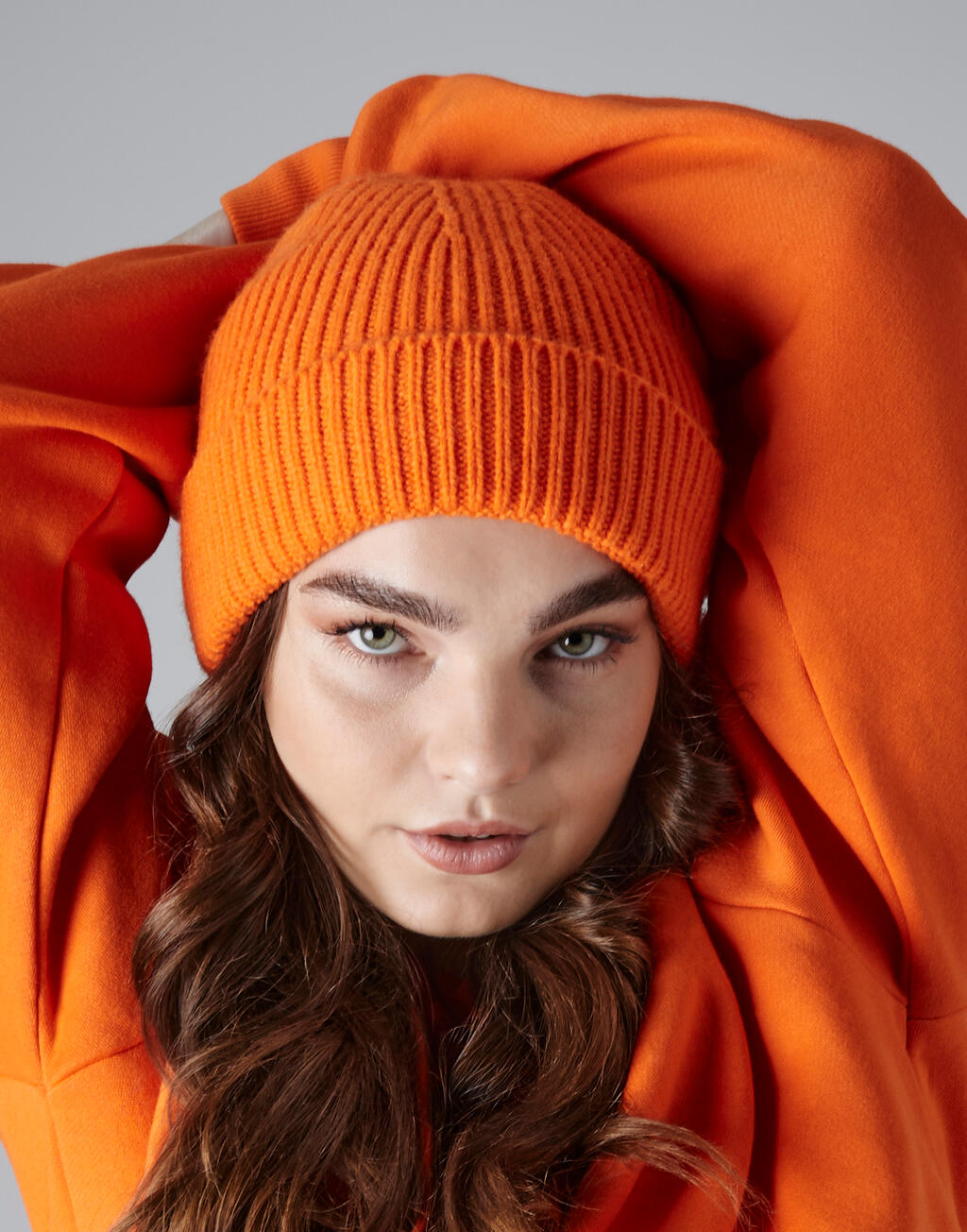 Engineered Knit Ribbed Beanie in Farbe White