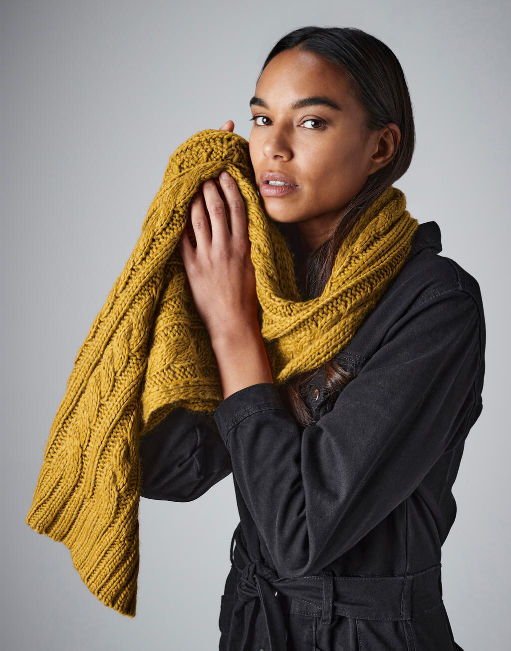 Cable Knit Melange Scarf in Farbe Black