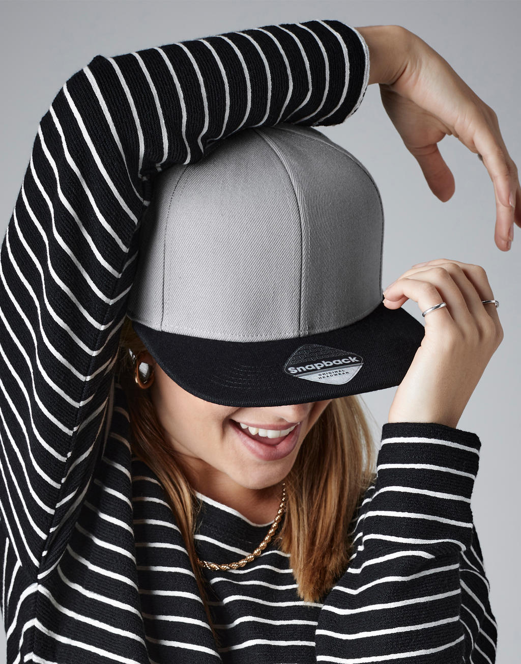 Original Flat Peak 6 Panel Snapback in Farbe Black/Grey