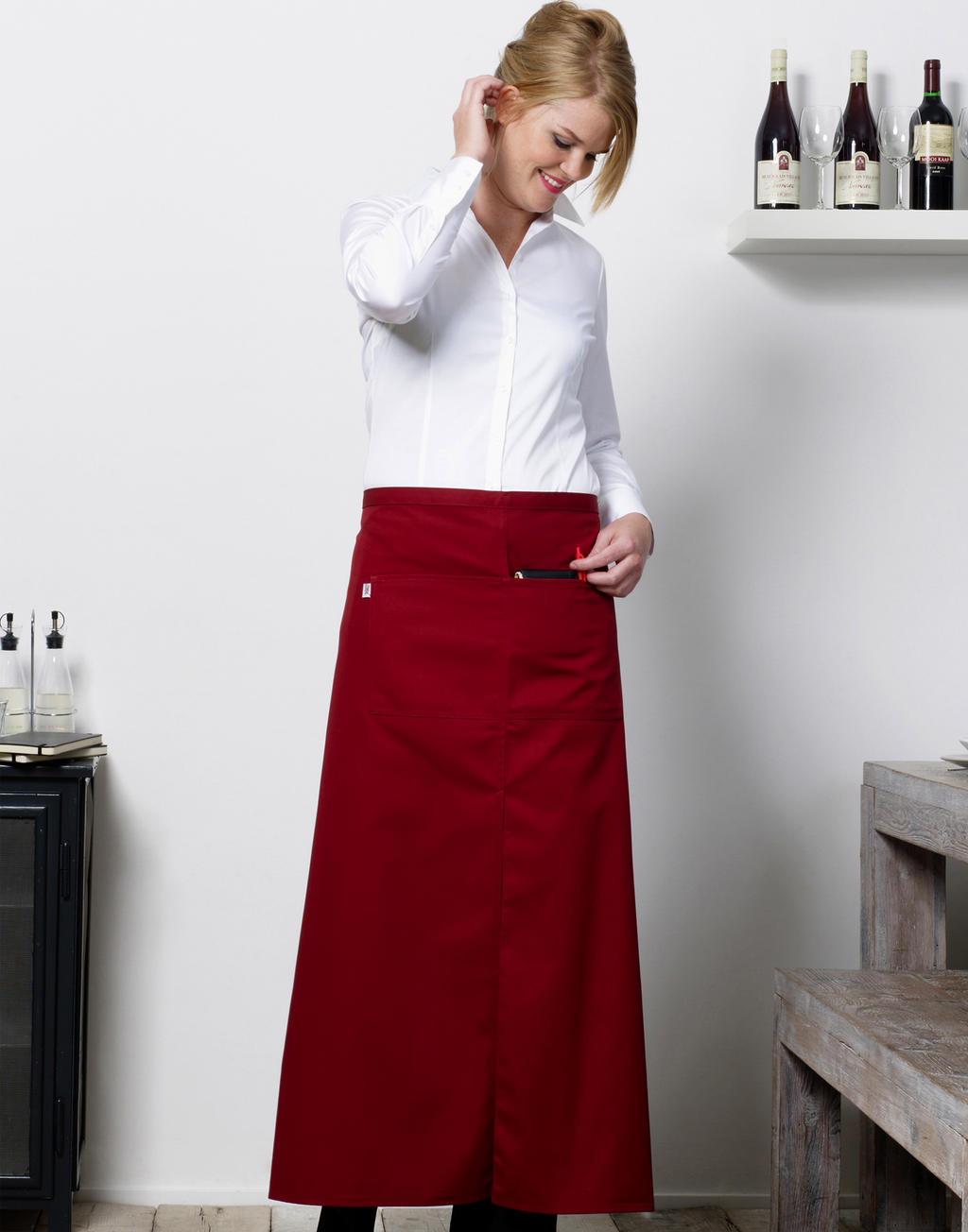Berlin Long Bistro Apron with Vent and Pocket in Farbe White