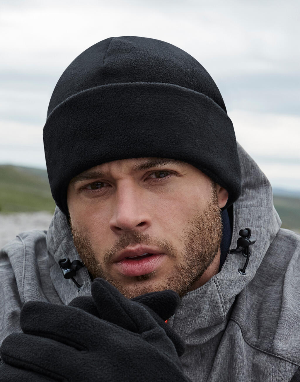 Recycled Fleece Cuffed Beanie in Farbe Black