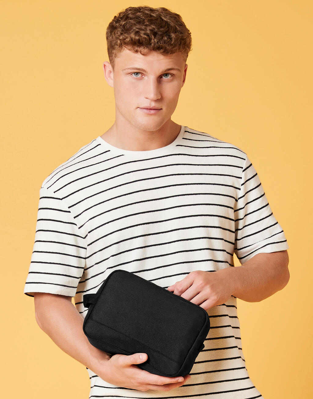 Recycled Essentials Wash Bag in Farbe Black