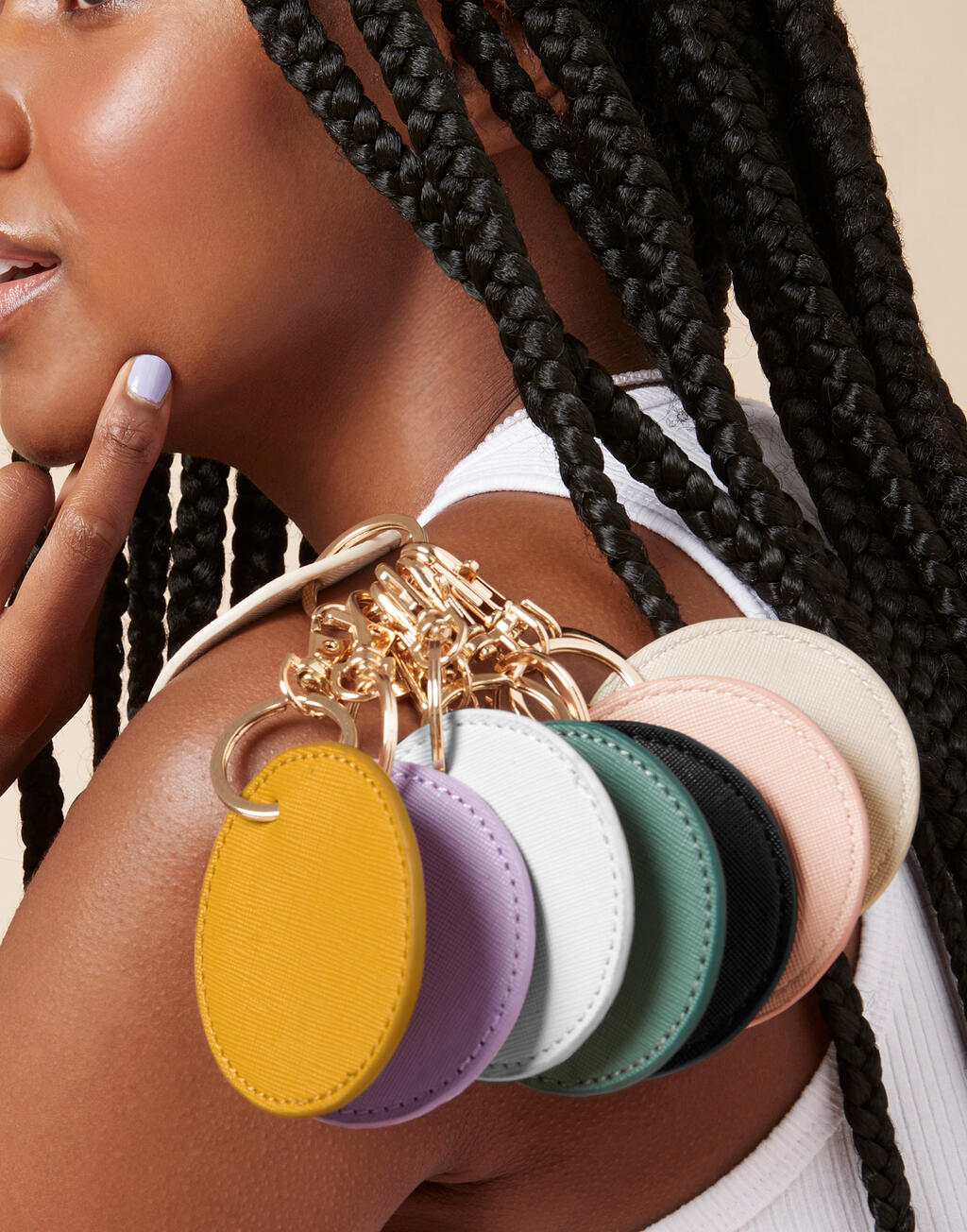 Boutique Circular Key Clip in Farbe Soft White