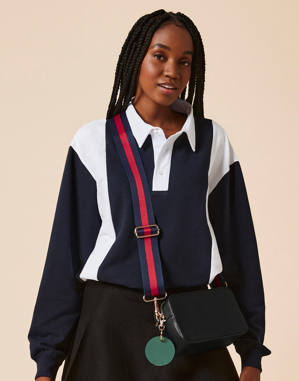 Boutique Cross Body Bag in Farbe Black