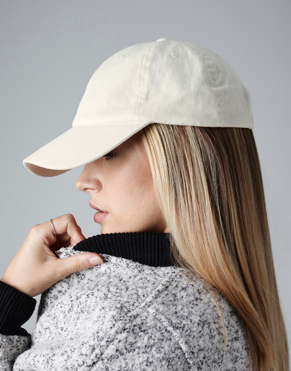  Low Profile 6 Panel Dad Cap in Farbe Black