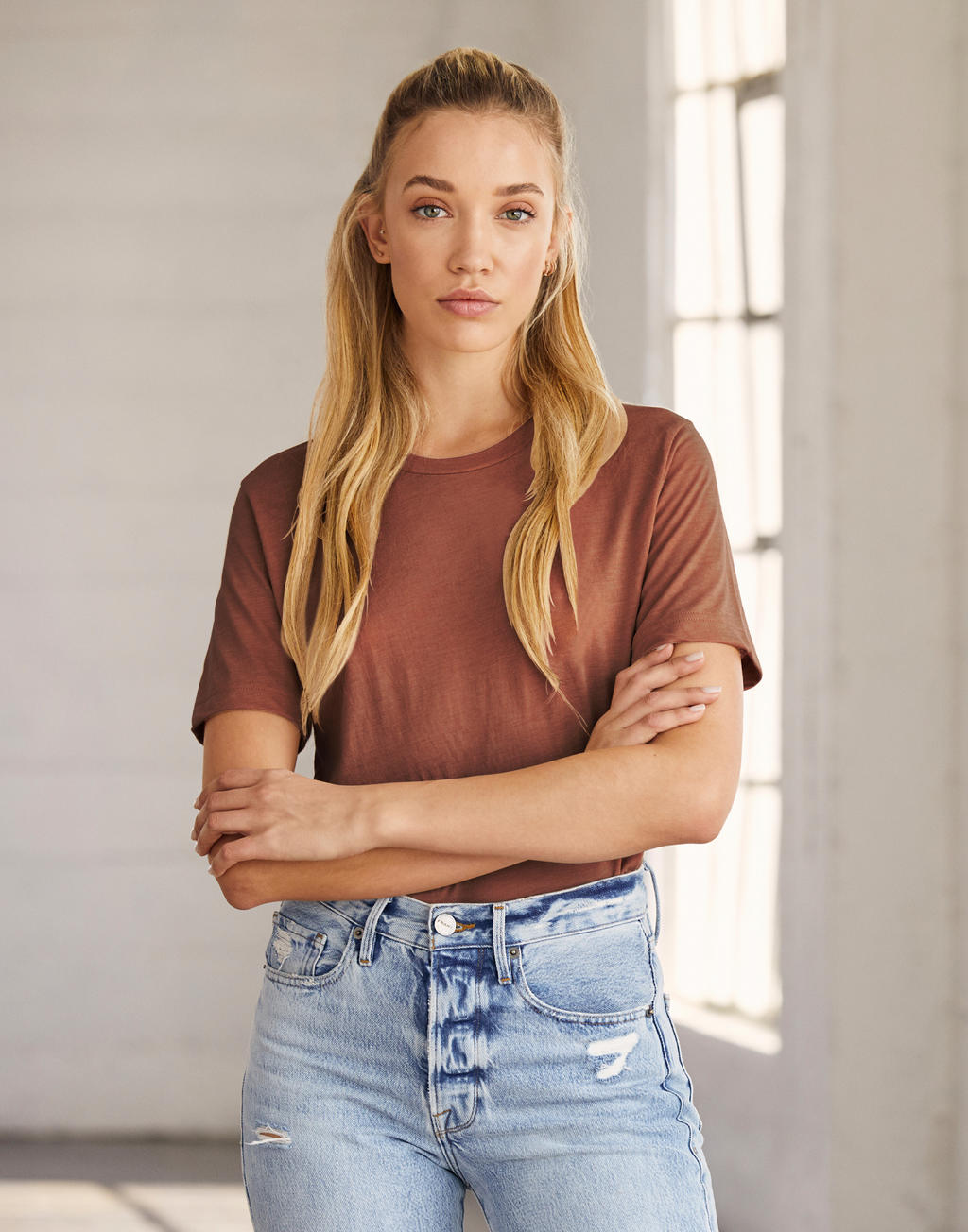  Unisex Triblend Short Sleeve Tee in Farbe Solid White Triblend