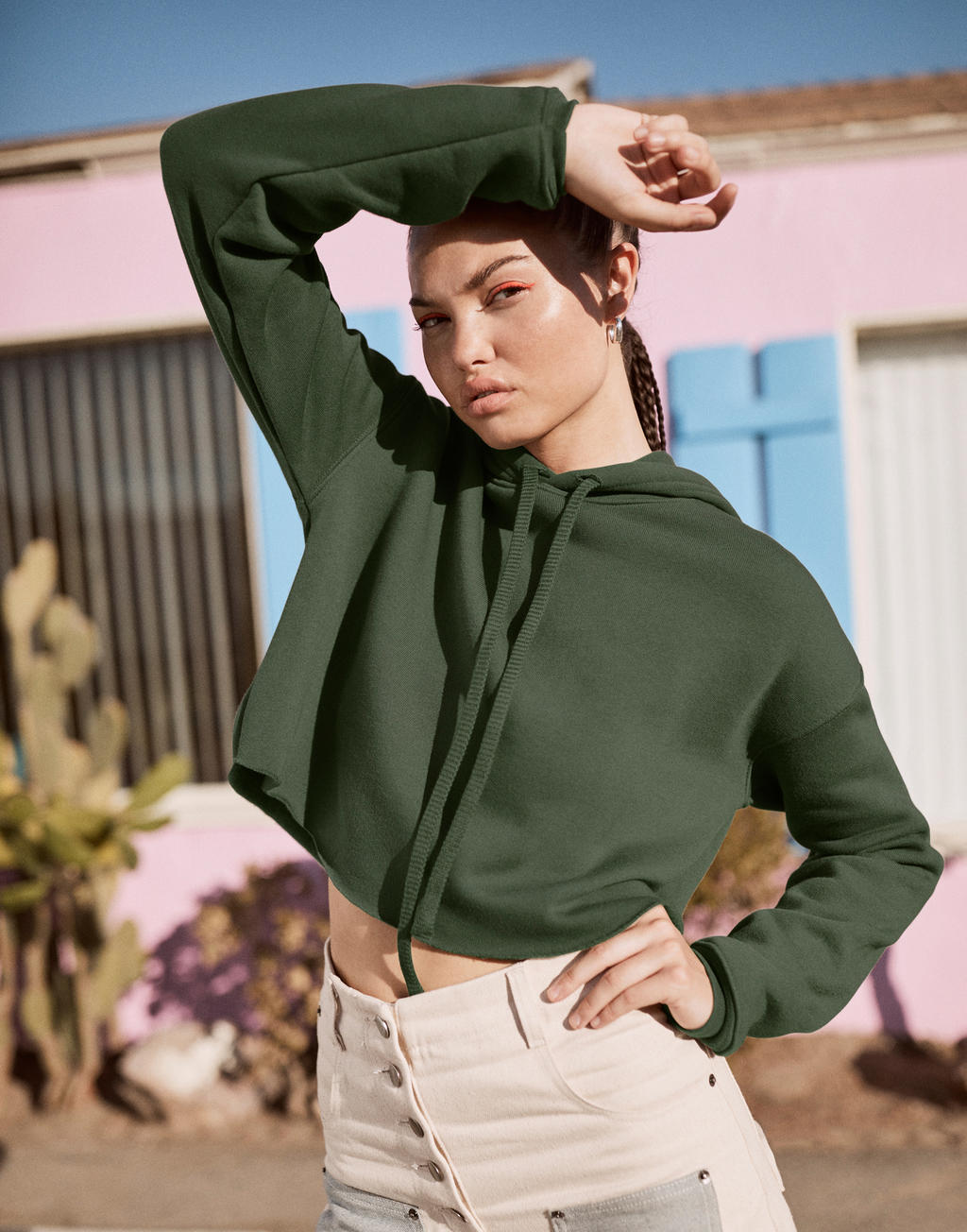 Women's Cropped Fleece Hoodie in Farbe Black