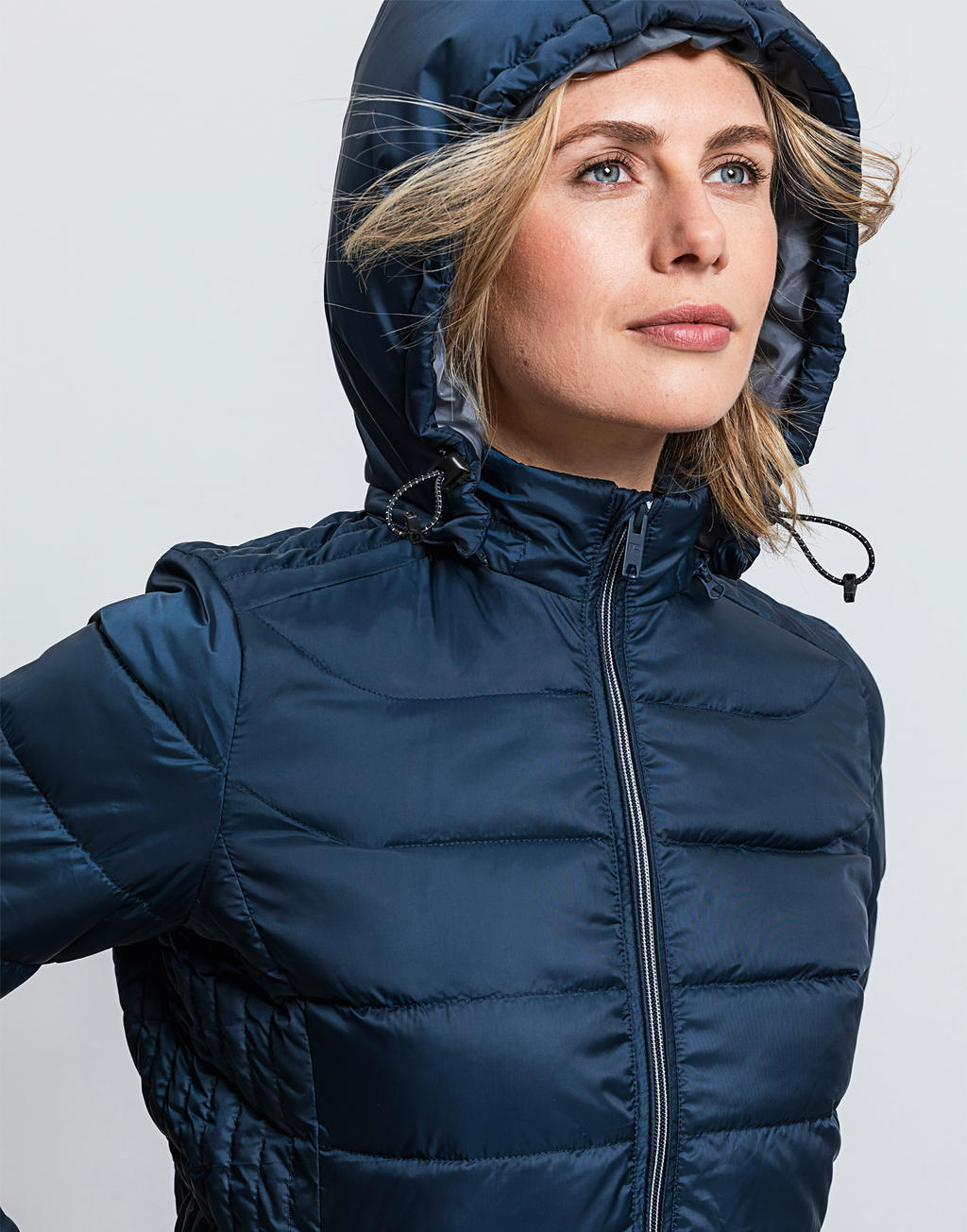  Ladies' Hooded Nano Jacket in Farbe Black