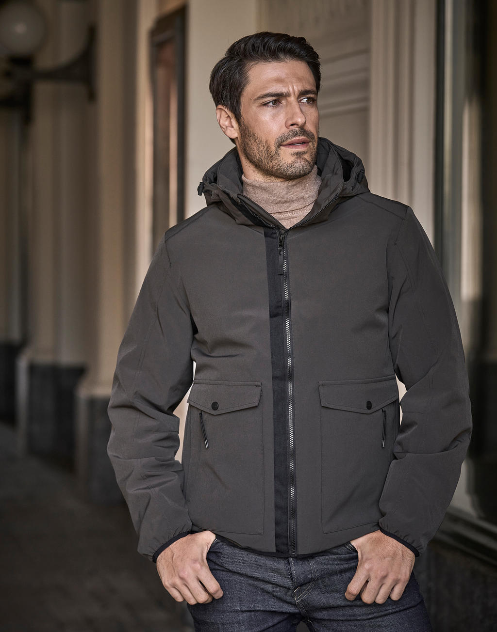  Urban Adventure Jacket in Farbe Black