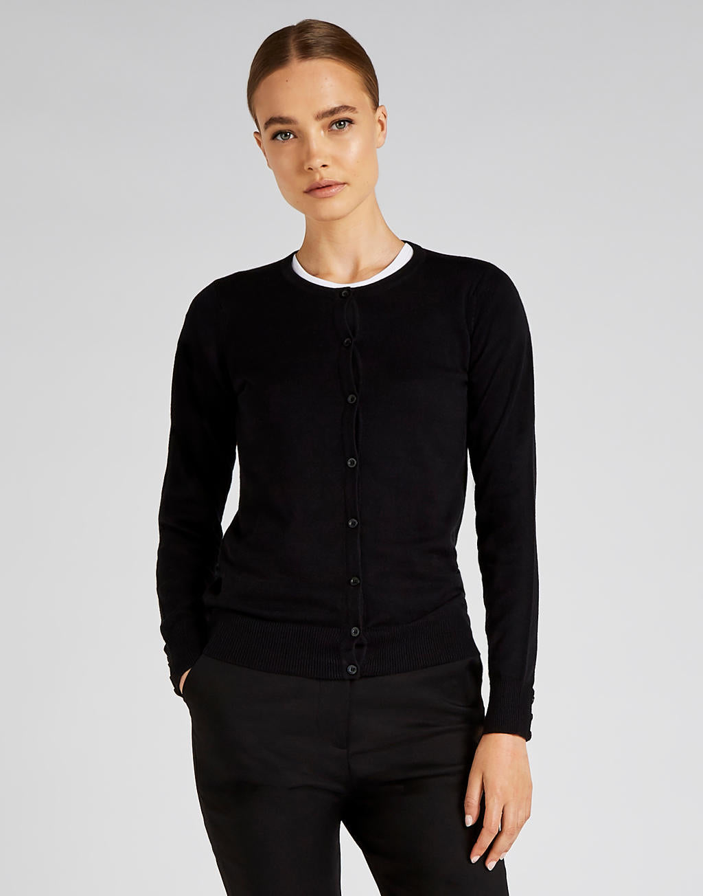  Women's Classic Fit Arundel Crew Neck Cardigan in Farbe Black